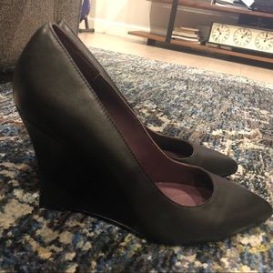 Artelier Nicole Miller Black Leather Wedge Pumps